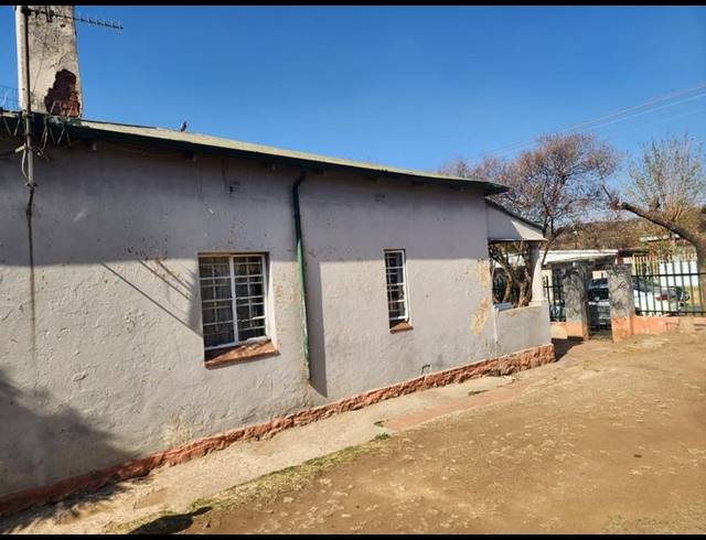 3 BEDROOM HOUSE FOR SALE IN BEZUIDENHOUT VALLEY